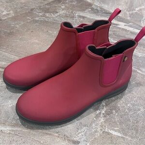 Bogs US Women 10 Sweet Pea II Chelsea Strawberry Red Rubber Rain Ankle Booties